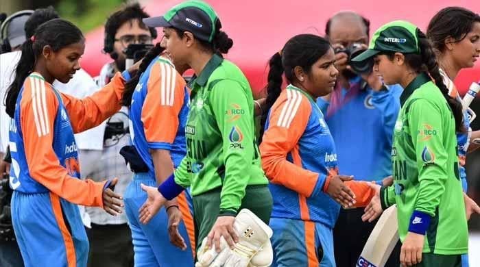 India and Pakistan blind ladies present spirit of cricket with handshakes India and Pakistan blind ladies present spirit of cricket with handshakes