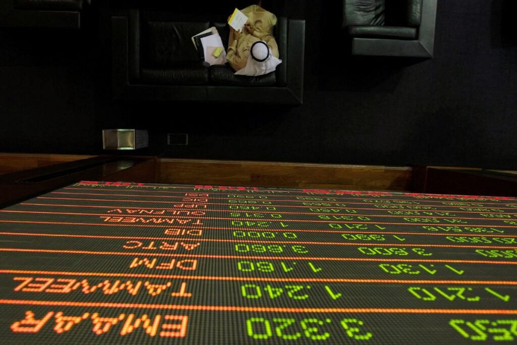 UAE inventory markets slip on skinny year-end buying and selling regardless of weekly features
