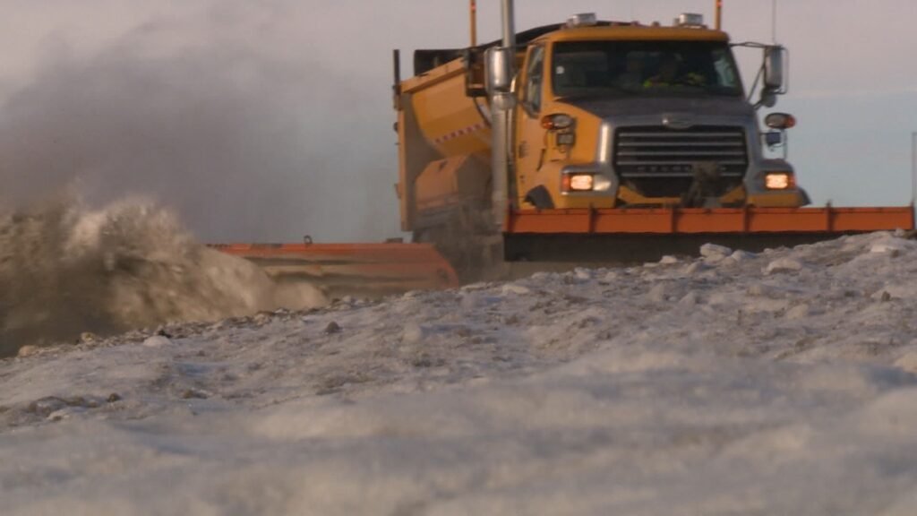 Ministry urges Saskatchewan drivers to be protected on the highway round snowplows