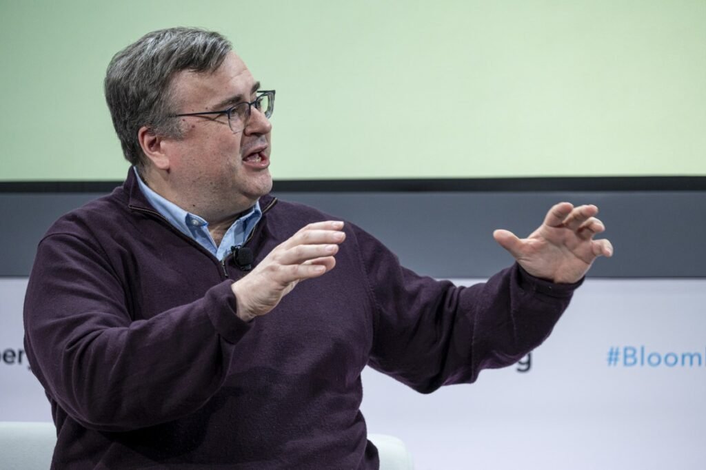 Reid Hoffman urges Silicon Valley leaders to cease bending the knee to President Trump
