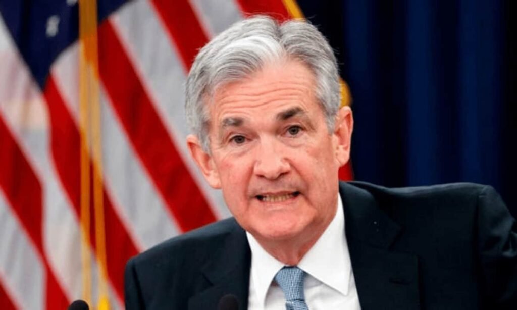 Bitcoin and Gold React to Rising Battle Between Trump and Powell