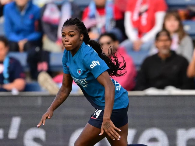 Wave make splash signing of Ludmila