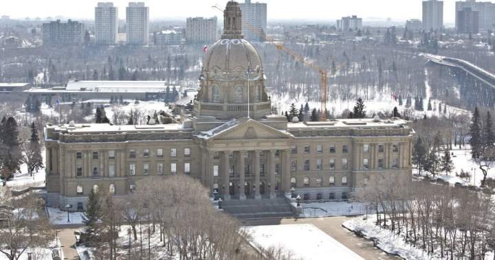 1000’s of Alberta authorities workers return to workplaces as hybrid work plan ends 1000’s of Alberta authorities workers return to workplaces as hybrid work plan ends