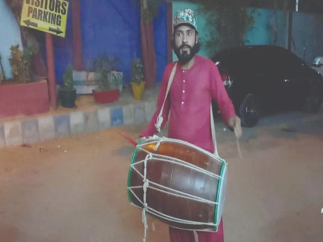 Karachi drummer retains custom alive, wins hearts Karachi drummer retains custom alive, wins hearts