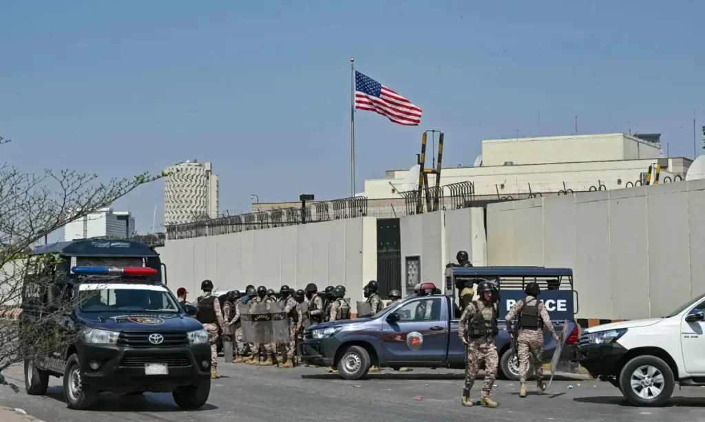 US Marines fired on protesters storming consulate in Karachi, US officers say – Pakistan US Marines fired on protesters storming consulate in Karachi, US officers say – Pakistan