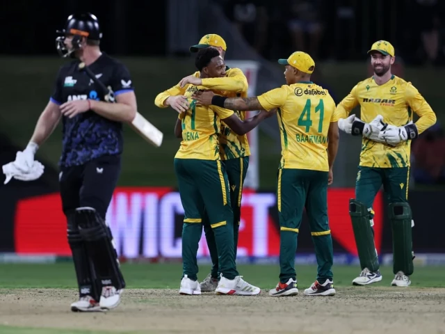 South Africa tear via New Zealand to win first T20