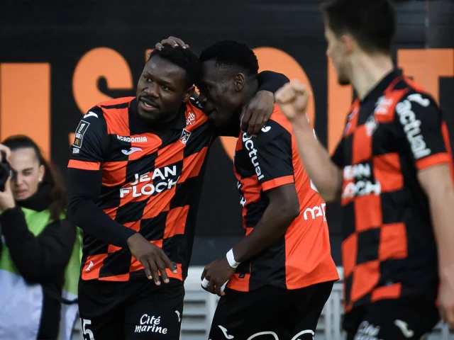 Lens endure blow to title hopes