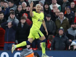Spurs snatch late draw towards Liverpool