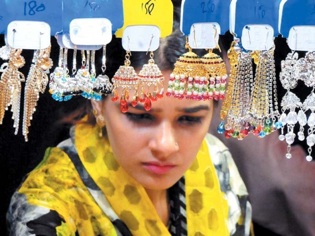 Bling and drama lead the season Bling and drama lead the season