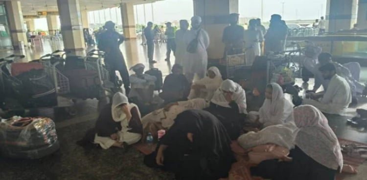 Non-public Airline flight delay leaves 180 passengers stranded