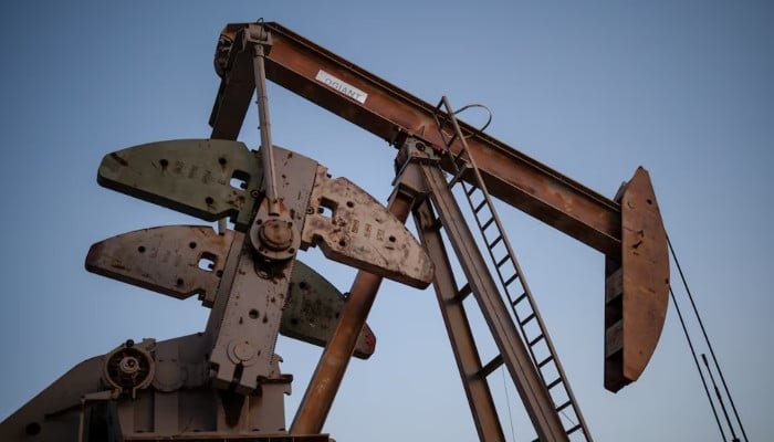 Oil rises as world markets assess provide dangers after Iran denies US talks