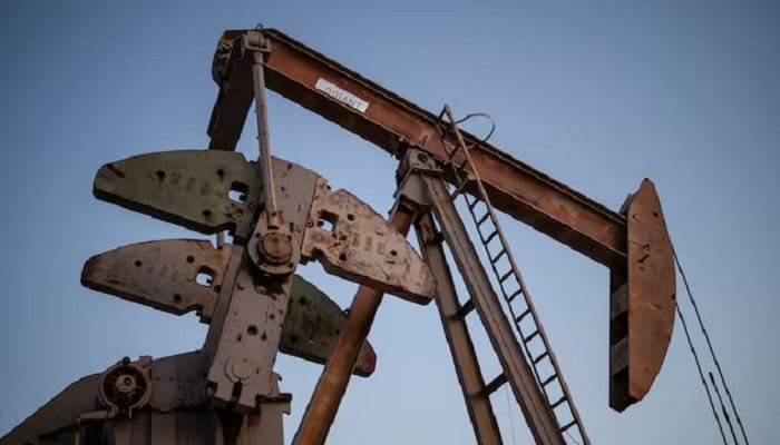 Oil tumbles almost 6% to .30 as Trump sends Iran peace plan, markets rally