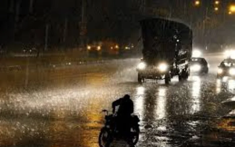 Karachi hit by heavy rain, robust winds for second consecutive day