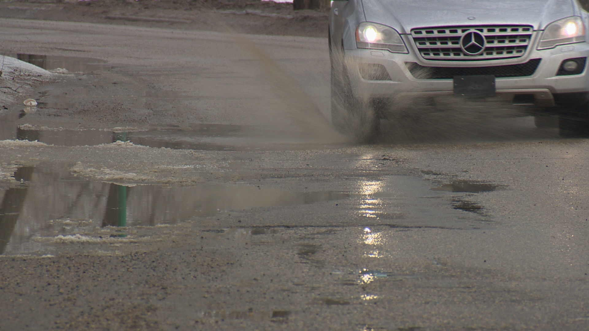Heat climate brings melting snow, potholes to Saskatchewan roads