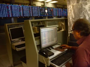 KSE-100 slips over 2,000 factors in tepid pre-Eid session