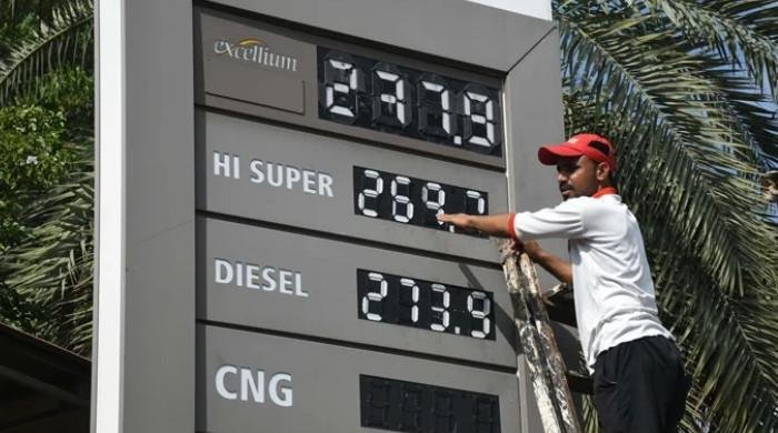 Extra oil shipments being organized to spice up Pakistan’s reserves, committee informed