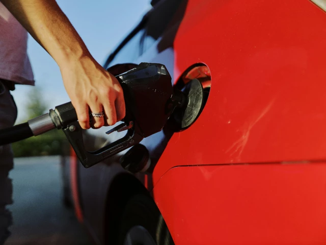 Govt hikes petrol by Rs8, high-speed diesel by Rs5.16 Govt hikes petrol by Rs8, high-speed diesel by Rs5.16