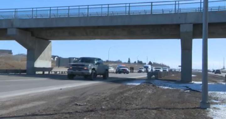 third Saskatoon overpass hit by car in a month – Saskatoon