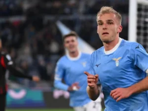 Milan give Inter Scudetto reprieve