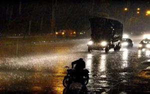 Heavy rain, thunderstorm hit elements of Karachi