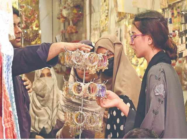 Late-night bazaars glow with Eid pleasure
