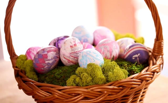 Easy methods to Dye Easter Eggs with Silk Ties or Scarves