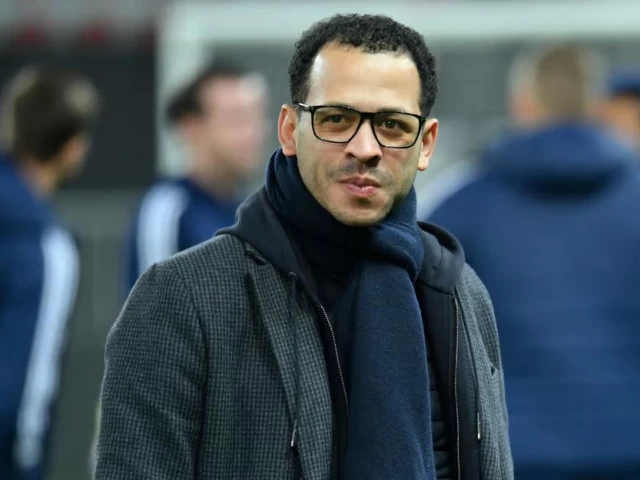 Rosenior urges Chelsea to ‘neglect the noise’
